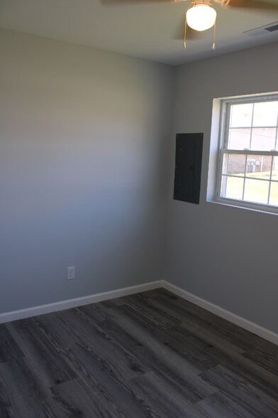 Building Photo - 1613 S Green River Rd
