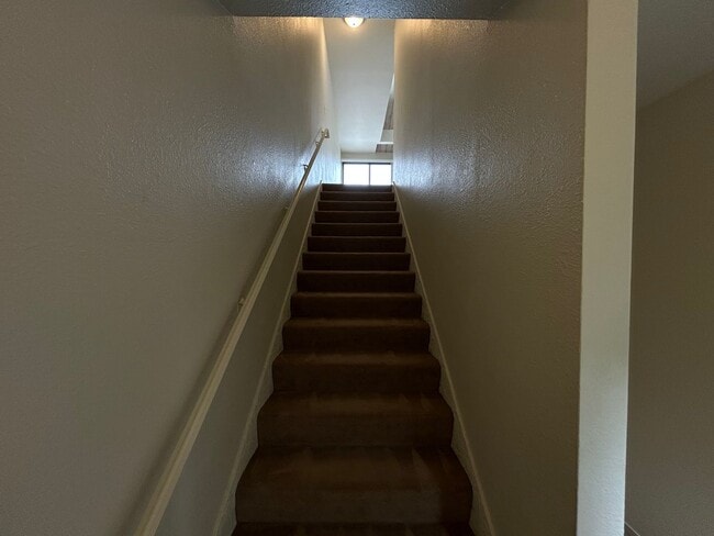 Building Photo - Large, 2 BR / 2 BA with Cathedral Ceilings, Washer and Dryer!