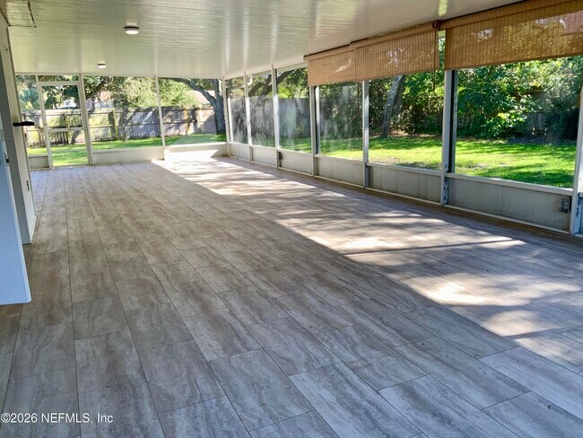 Building Photo - 1809 Kings Way