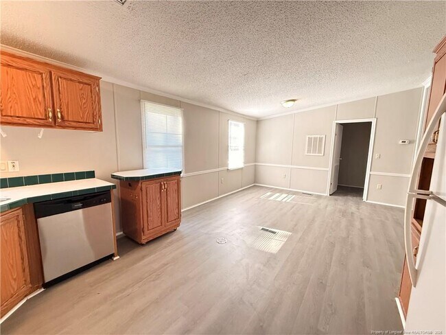 Building Photo - 150 Travis Dr