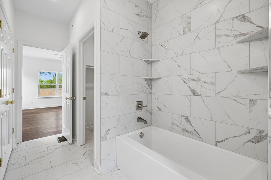 Building Photo - 551 Skyview Dr