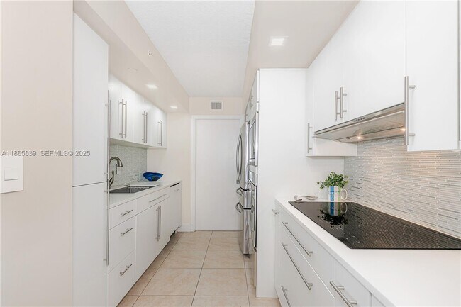 Building Photo - 6917 Collins Ave