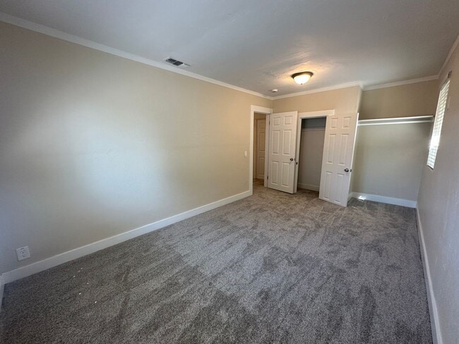 Building Photo - 3 Bedroom 2 Bathroom Home with Yard