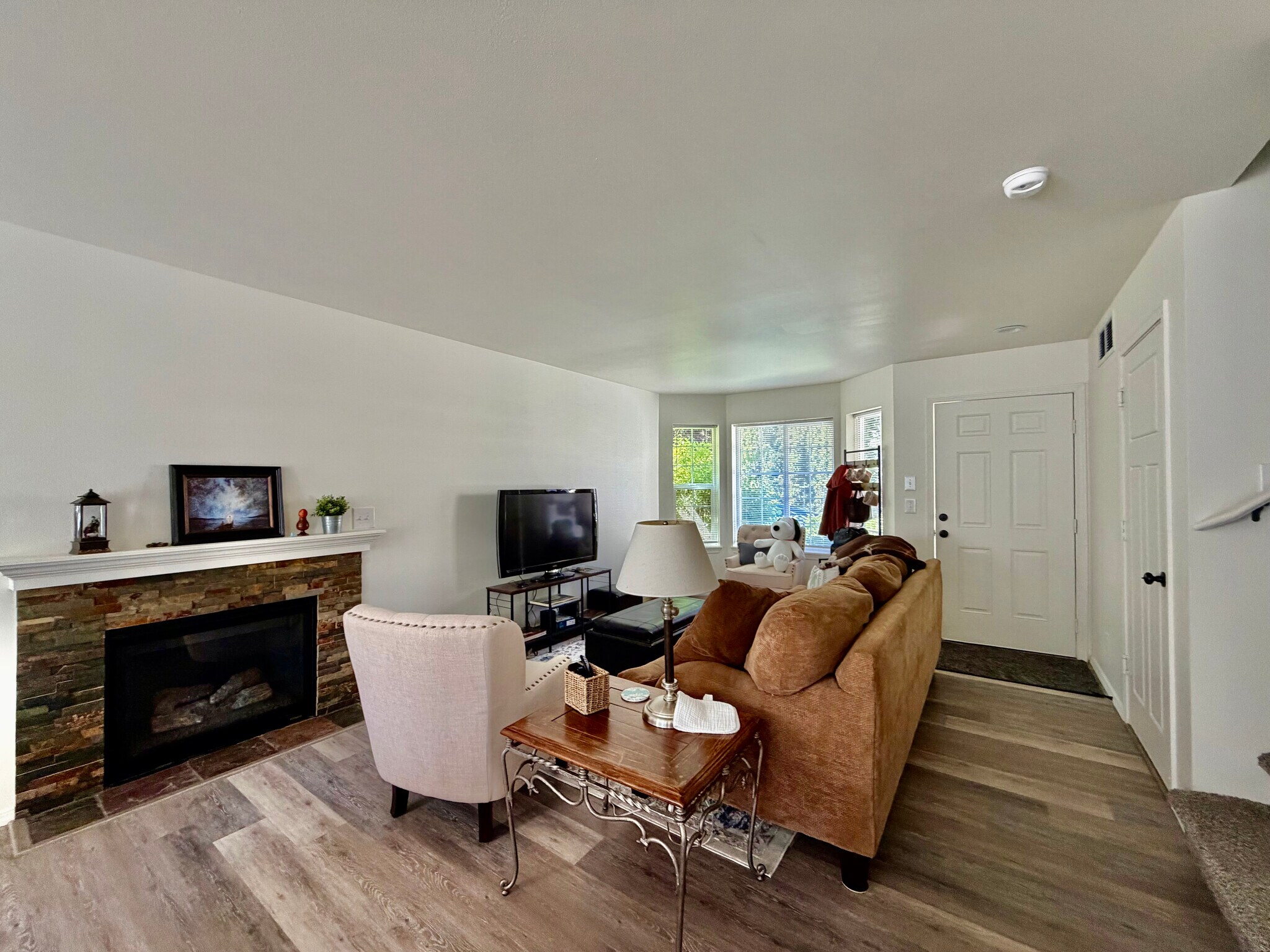 Cozy living space with new LVP flooring and carpet throughout - 204 SW Moorea Ln