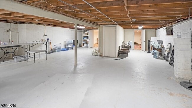 Building Photo - 174 S Mountain Ave