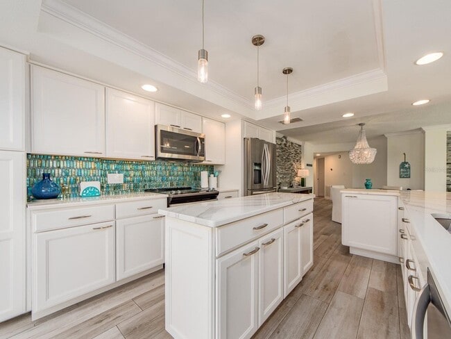 Building Photo - 240 Sand Key Estates Dr