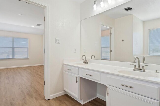 Building Photo - 101 Redwood Dr