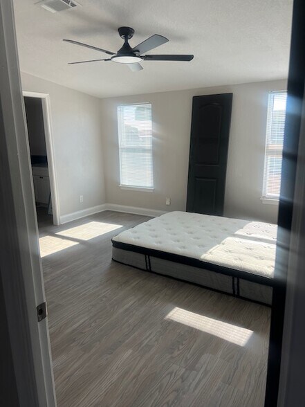 Building Photo - 4454 Lower Meadow Rd