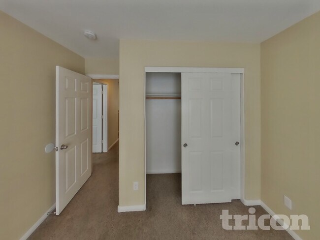 Building Photo - 1590 Johnny Loftus Ct