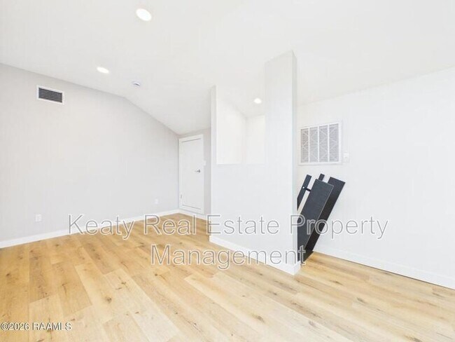 Building Photo - 1120S Washington Street - Unit 201
