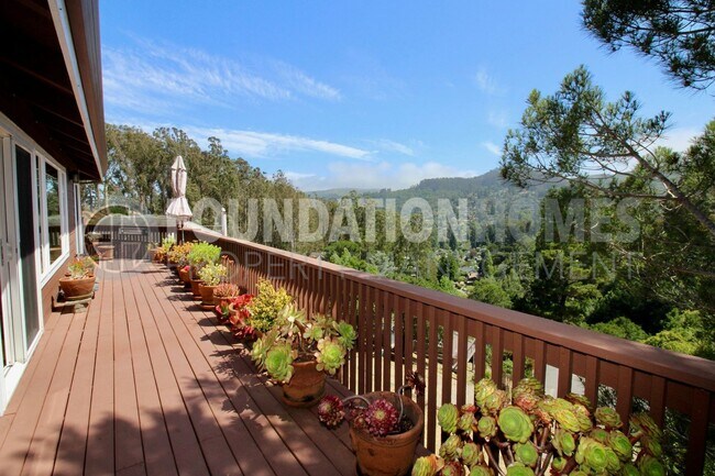 Building Photo - Spacious and Bright Tam Valley Home!  Mult...