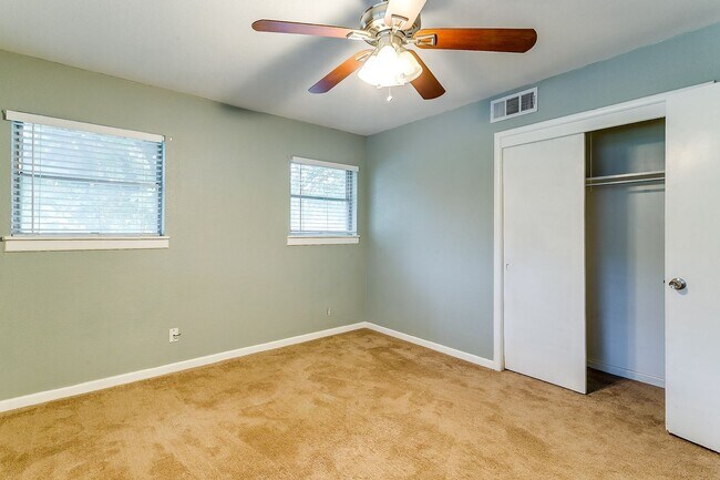 Building Photo - Ready for New Tenants- Large 3 bed, 2 bath...