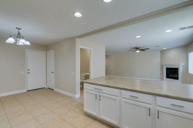 Building Photo - Upgraded spacious 4bedroom home near Mountains Edge!
