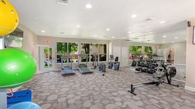 Building Photo - 2301 Pebble Vale Dr