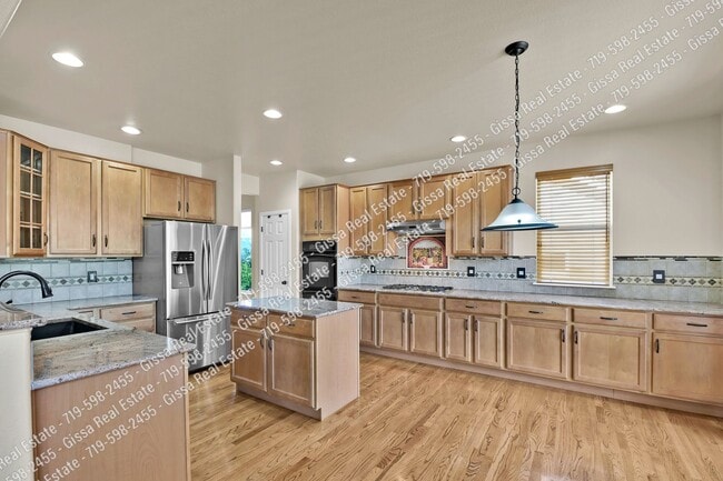 Building Photo - This beautiful 4 bedroom, 3 1/2 bathroom, ...
