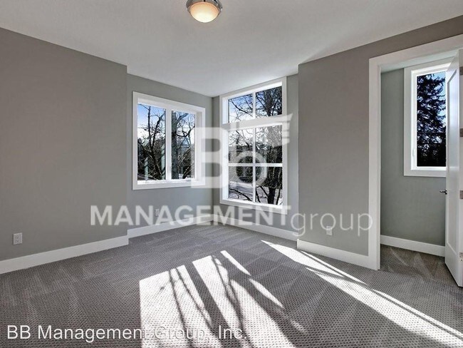 Building Photo - 3 br, 2.5 bath House - 10805 NW Cornell Rd