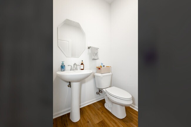 Building Photo - 1300 Kentwood Dr