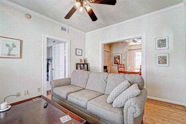 Building Photo - 1024 Heights Blvd