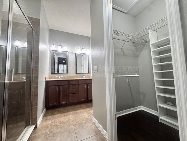 Building Photo - 5205 Northlawn Way