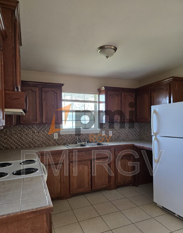 Building Photo - 3704 S Wyndham Ave