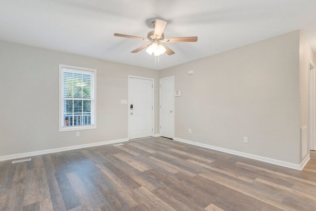 Building Photo - 2046 Samantha Dr