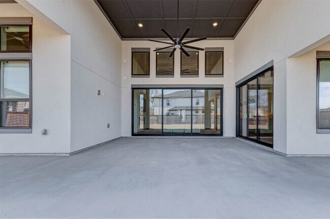 Building Photo - 1327 Crown Frst Dr