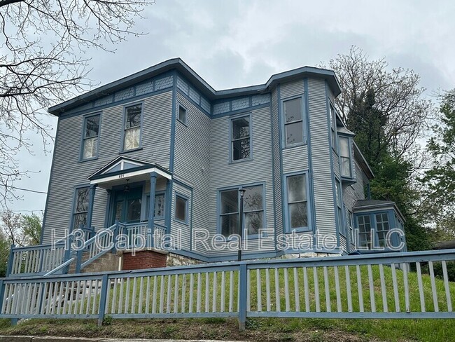 Primary Photo - 821 Alby St