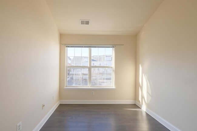 Building Photo - 904 Crestfield Dr
