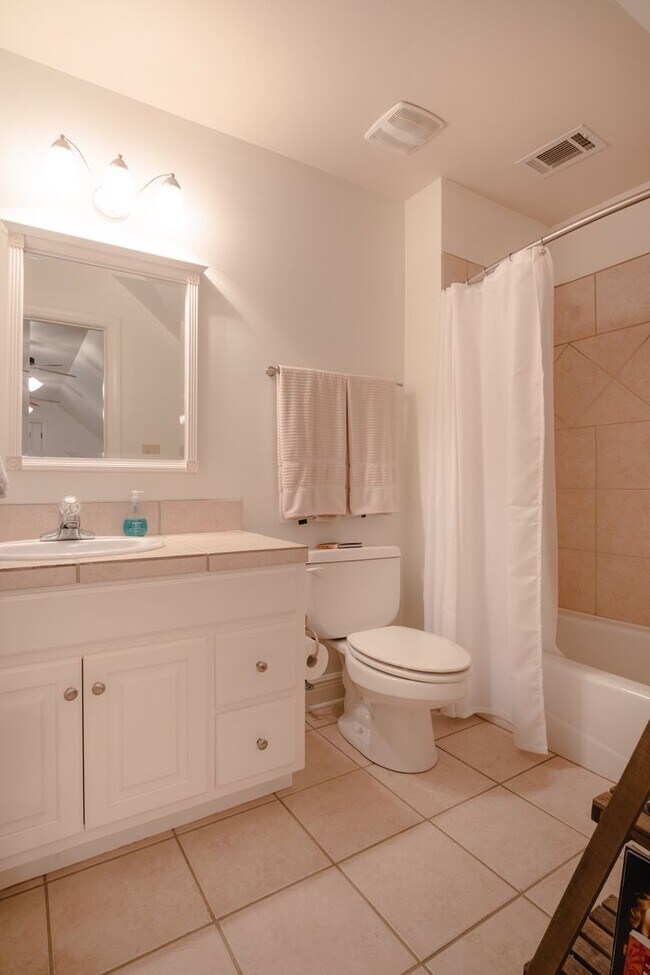 Building Photo - 154 Solamere Ln