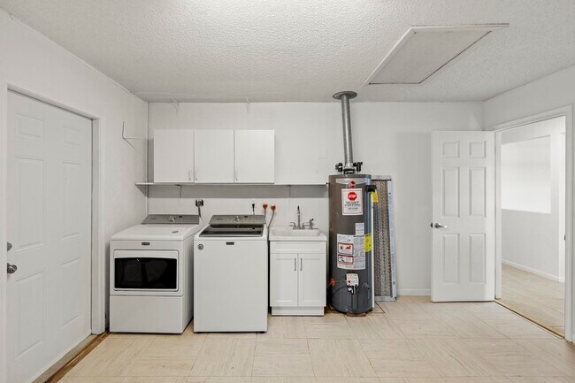 Building Photo - 3827 Barkis Ave