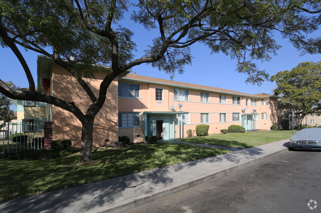 Primary Photo - Buckingham Apartments