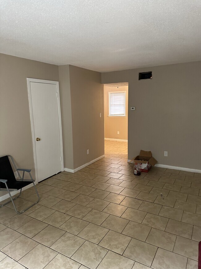Building Photo - 1307 County Home Rd