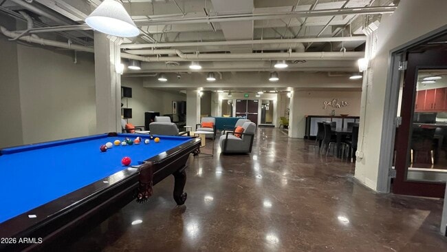 Building Photo - 114 W Adams St