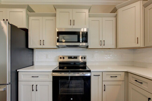 Building Photo - 2547 Rafiki Dr