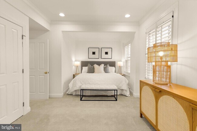 Building Photo - 1704 16th St NW