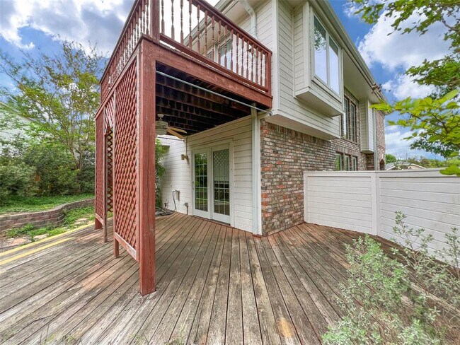 Building Photo - 12010 Shady Springs Rd