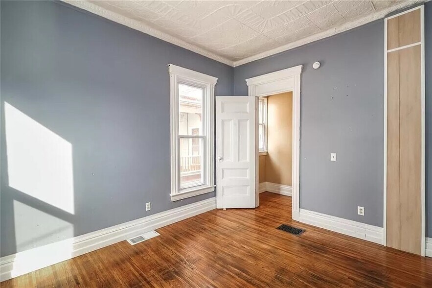 Building Photo - 473 Alexander St