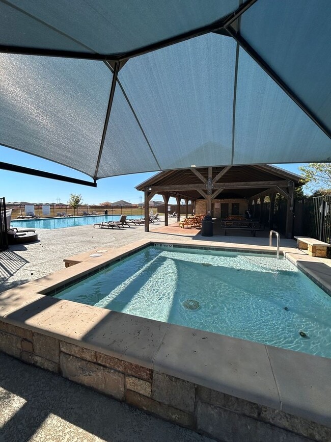 Building Photo - 8810 Night View Dr