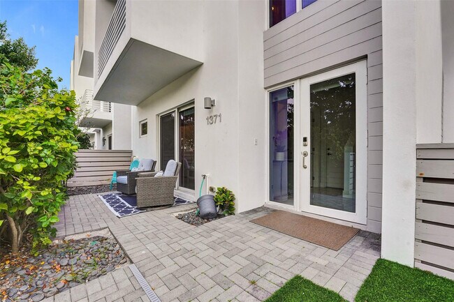 Building Photo - 1371 N Ocean Blvd