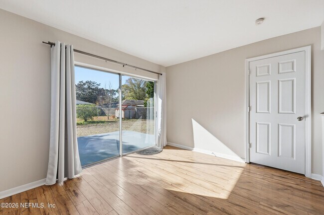 Building Photo - 335 Palos Ct