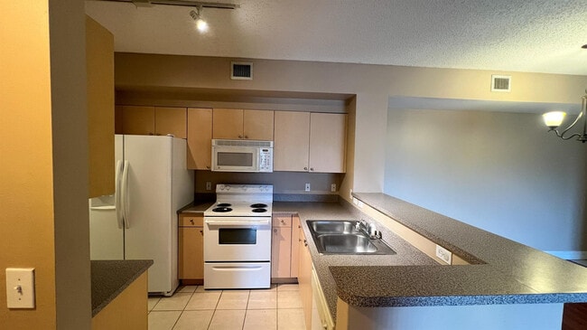 Building Photo - 7950 N Nob Hill Rd