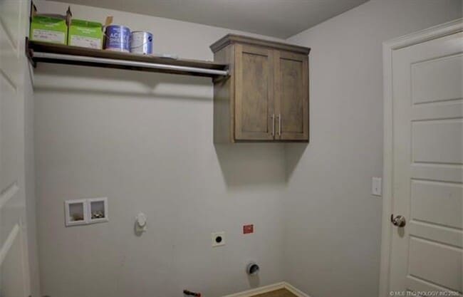 Building Photo - Welcome to this cozy home!