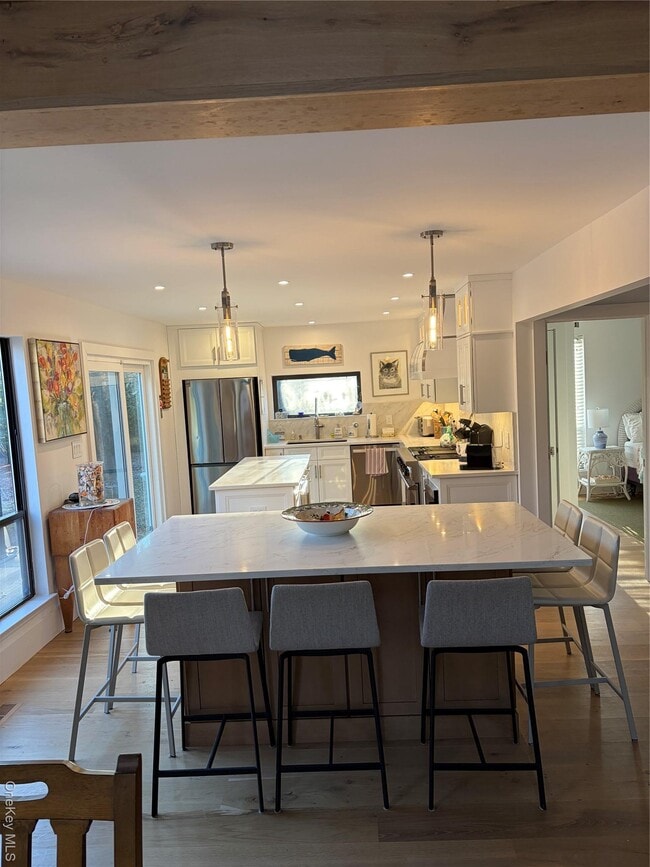 Building Photo - 40 Bonac Woods Ln