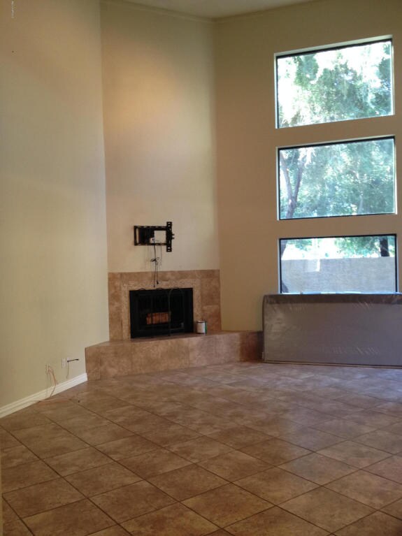 Soaring ceilings - 7209 E McDonald Dr