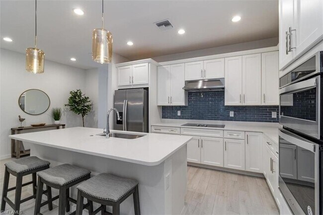 Building Photo - 13021 Pembroke Dr