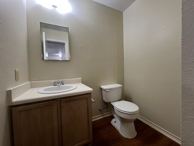 Building Photo - 4922 Hilltop Field Dr