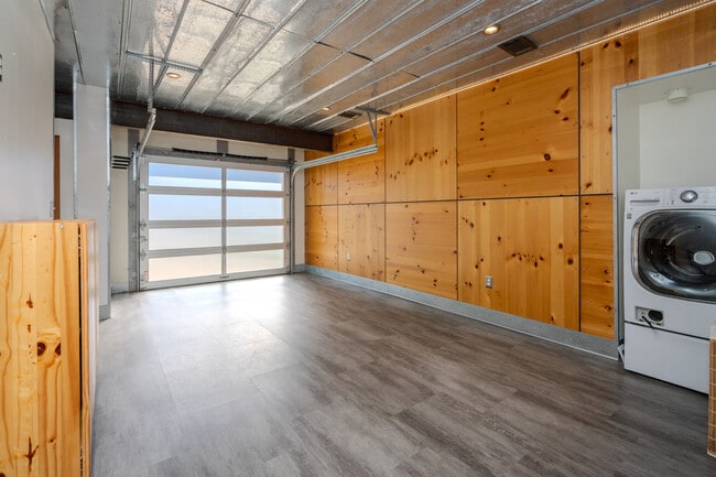 Building Photo - 4467 Ocean View Ave