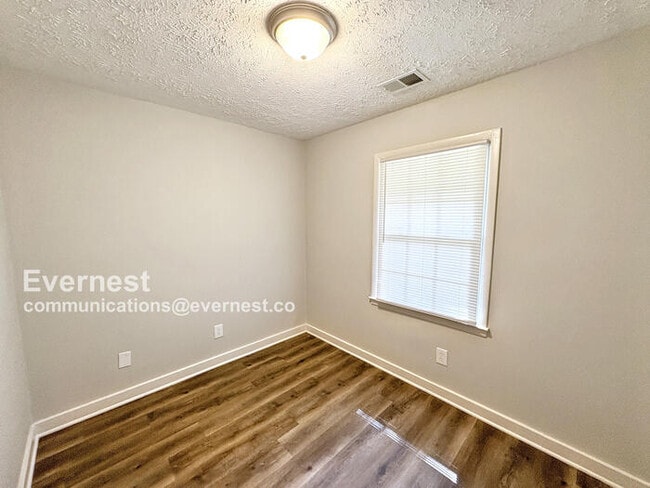 Building Photo - 8598 Stonewall Jackson Dr