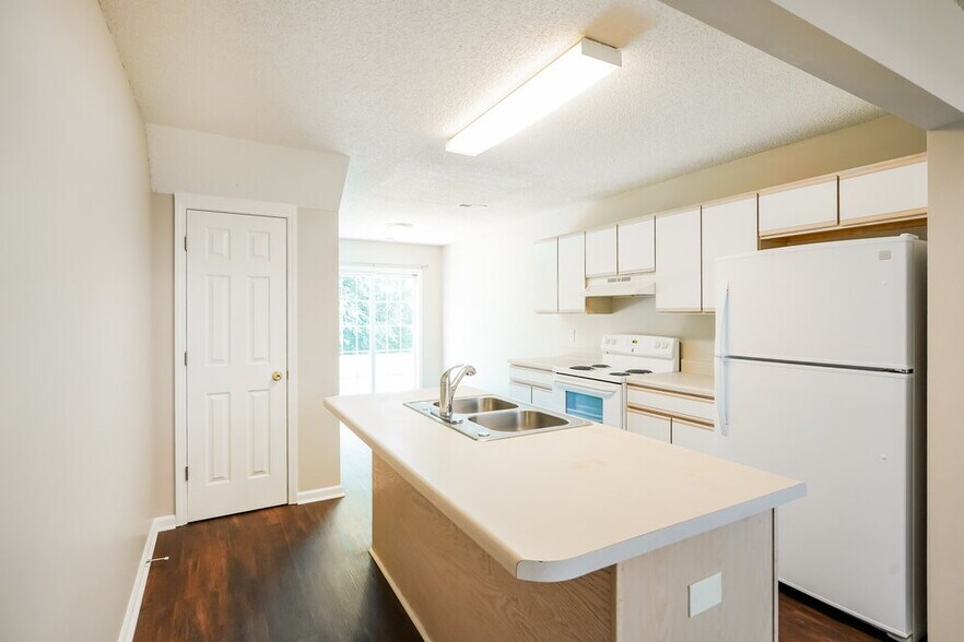 Building Photo - 1464 Rochester Dr