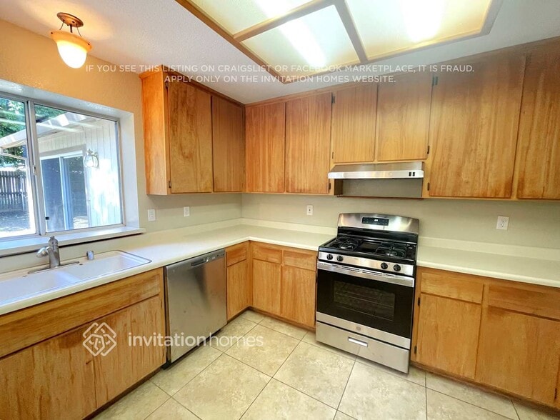 Building Photo - 303 Hampshire Ct